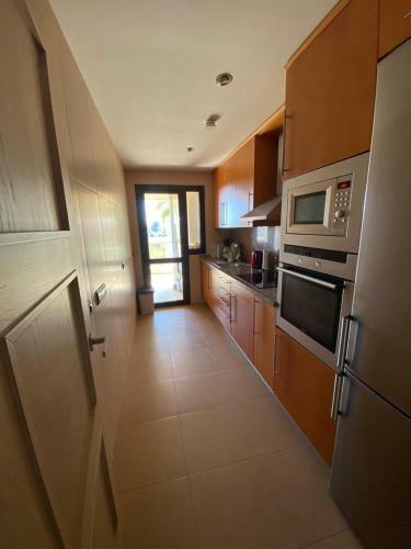 Puerto De La Duquesa Beachfront Apartment