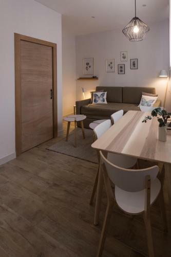 Tria Nomina Apartamentos Tur�sticos