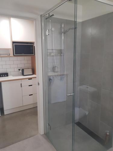 Modern, Private And Close To Town.
