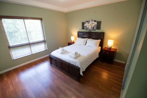 Modern 3 Bedroom Condo In Private Community 8