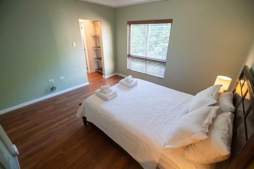 Modern 3 Bedroom Condo In Private Community 8