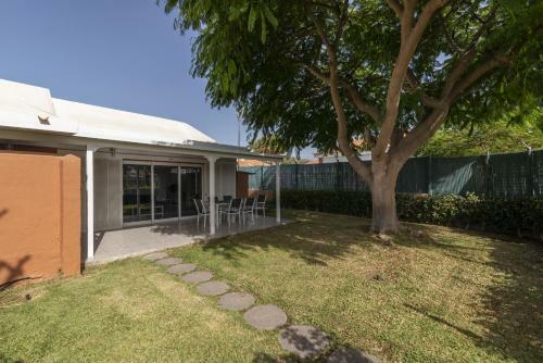 Los Melocotones Maspalomas Private Access Garden Pool