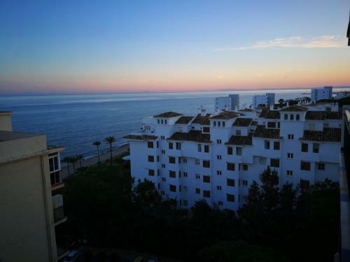 Aamazing Apartment ! On The Beach With Pool Close To Everything
