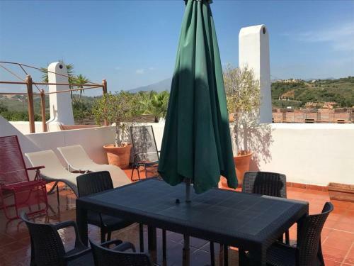 Modern 2 Bedroom Duplex- Golf, Mountains,sea, Pool