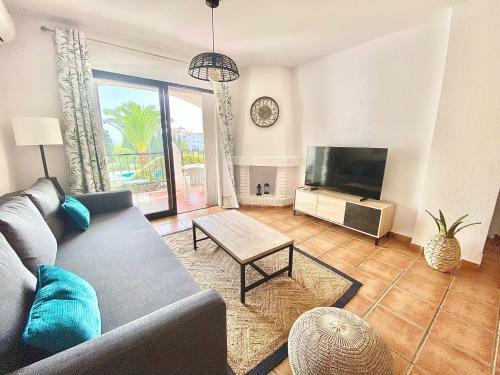Cozy Apartment - Sea Views - Near To Beach