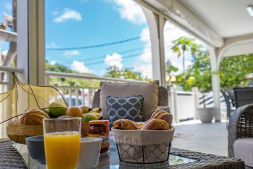 Villa Perle D'or, Dans Bourg de Sainte-anne, Jacuzzi, Plage � 5' � Pied