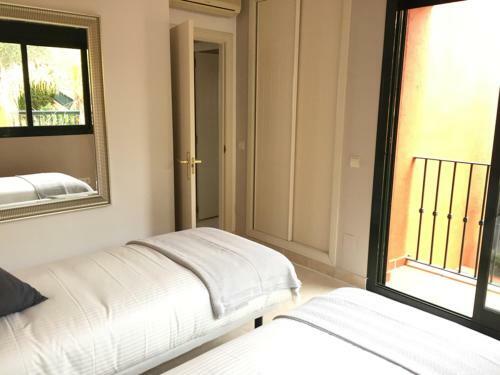 Luxury Sea View Apartment, 3 Bedrooms, Wifi