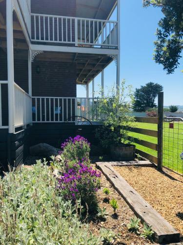 Hostal Sea Change Guesthouse