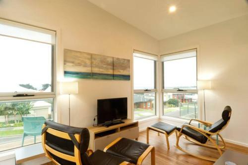 Ocean Loft - Oceanview ~pet Friendly ~ Free Wifi