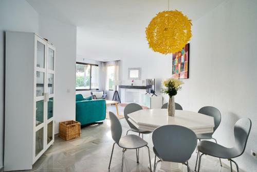 Exquisite Apartment In Jardines De Calahonda