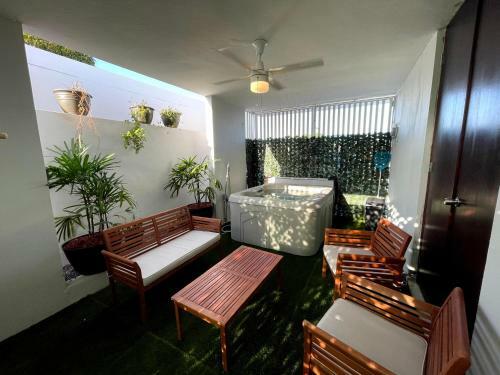 Newly Renovated House With Jacuzzi And Terrace