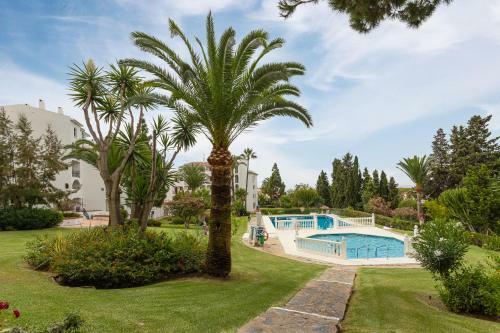 Club Delta Apartments By Ghr Rentals