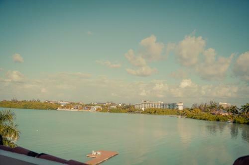 Apartamento Oceanfront Condo W/ Beach Access, Pool, & Gym (2f)