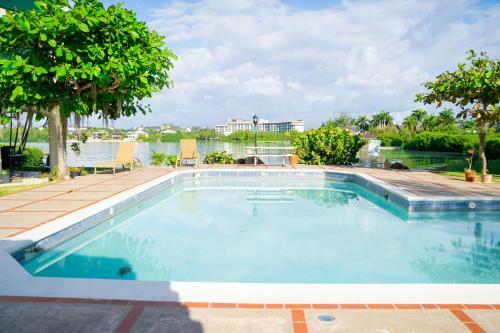 Apartamento Oceanfront Condo W/ Beach Access, Pool, & Gym (2f)
