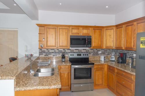 Apartamento La Vue, Montego Bay, Spacious King Bed Suite