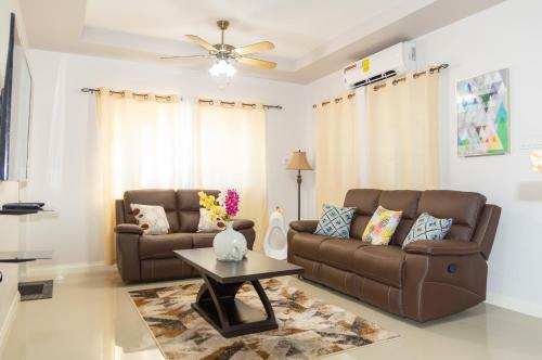 Apartamento La Vue, Montego Bay, Spacious King Bed Suite