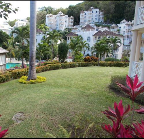 Villa #d1 Castle Studio Wifi King Bed Ocho Rios Jamaica