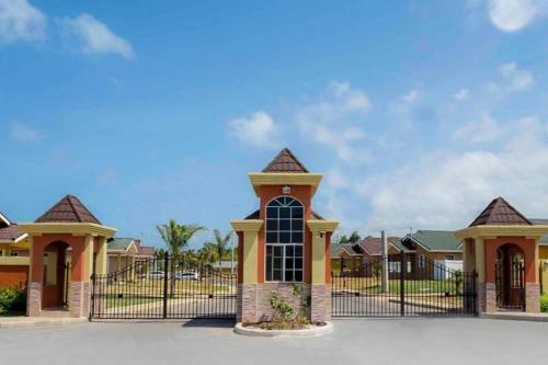 3 Bedrooms. 3 Bath Villa. Pool. Super Suite