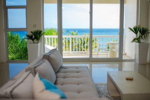 Apartamento Whispering Seas Oceanfront Suite