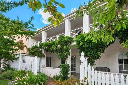 Lake Daylesford Apartment 3 Spa