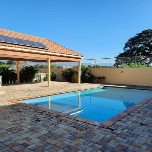 Apartamento Spacious 2 Bedroom In Portmore With Pool