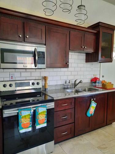 Apartamento Spacious 2 Bedroom In Portmore With Pool