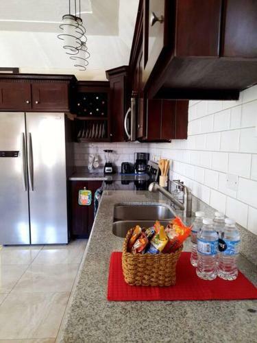 Apartamento Spacious 2 Bedroom In Portmore With Pool