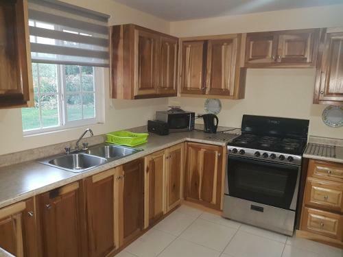 Juds Vacation Home In Hartlands Estate, Priory Ja