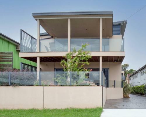 Premium Views From Spacious Beachside Home