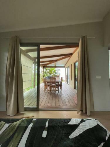Modern City Villa Swimming Pool And View