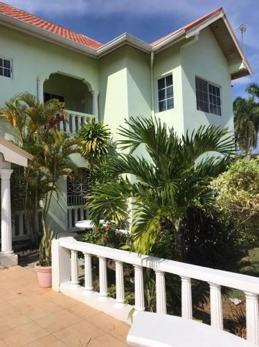 Beautiful 2-bed Apartment In Sunny Jamaica