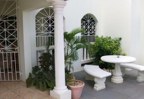 Beautiful 2-bed Apartment In Sunny Jamaica
