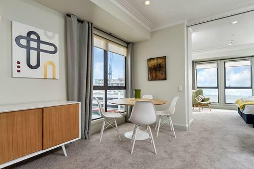 Qv Sunny Apartment With Air-conditioning - 553