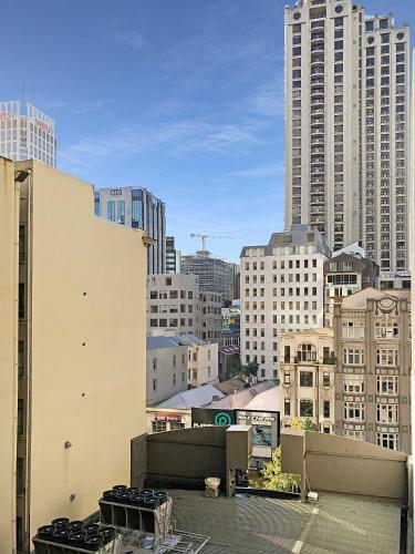 Oasis On Queen St, Quiet And Refreshing Apartment