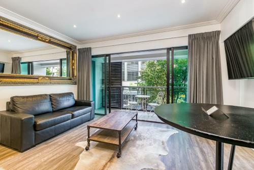 Apartamento Corporate, Spacious Staycation - Sky Tower Views