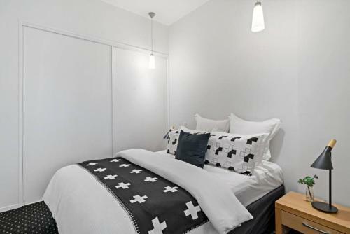 Apartamento Chic And Spacious Cbd Loft - 2 Beds City Views