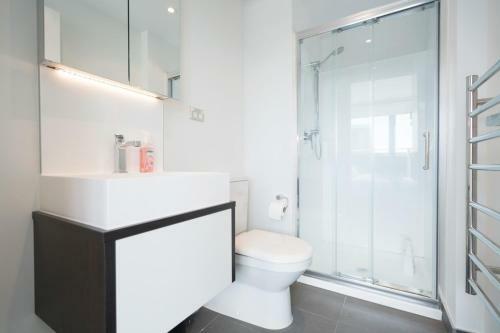 Apartment With Brilliant Views In Auckland Cbd