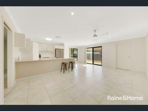 Award Winner House 4 Beds 2 Baths Airconditioned In Gladstone