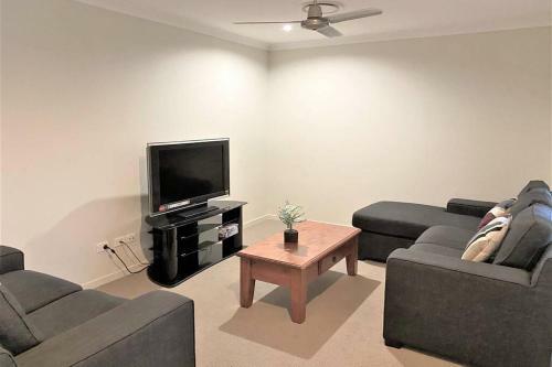Award Winner House 4 Beds 2 Baths Airconditioned In Gladstone