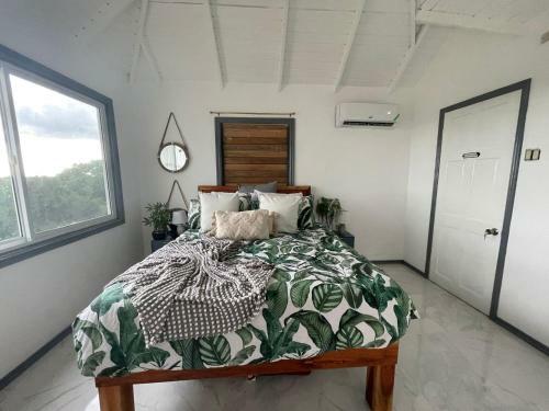 Lush Coastline Serviced Villa With Pool