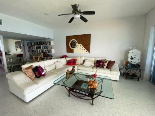 Beachfront Apartment In Acapulco, Ideal For Vacation Or Remote Working