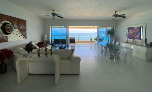 Beachfront Apartment In Acapulco, Ideal For Vacation Or Remote Working