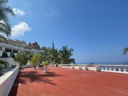 Villa Jade Luxury Full Service Staff Villa