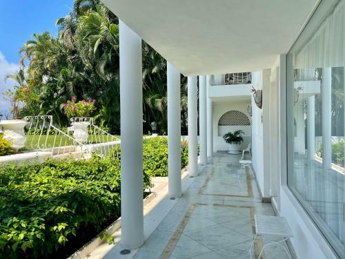 Villa Jade Luxury Full Service Staff Villa