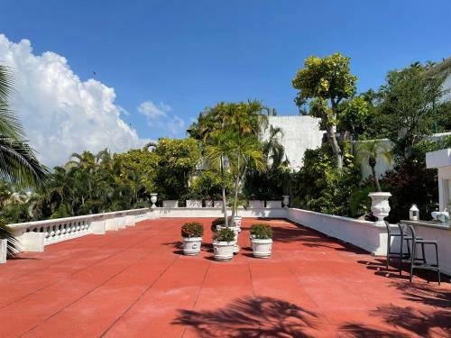 Villa Jade Luxury Full Service Staff Villa
