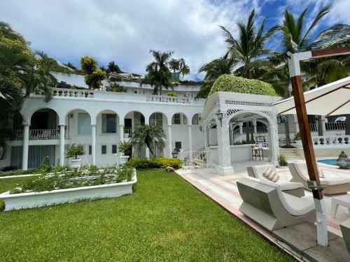 Villa Jade Luxury Full Service Staff Villa