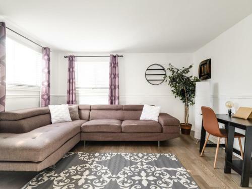 Charming And Newly Renovated Home In Arnprior