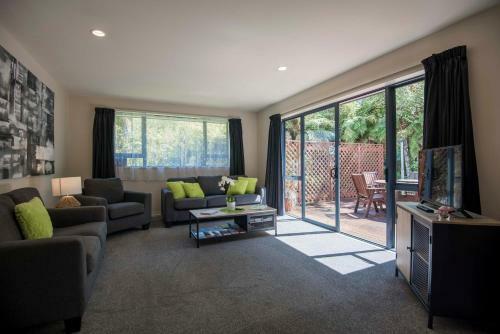 Apartamento Six Kamahi Guest House & Studio Unit