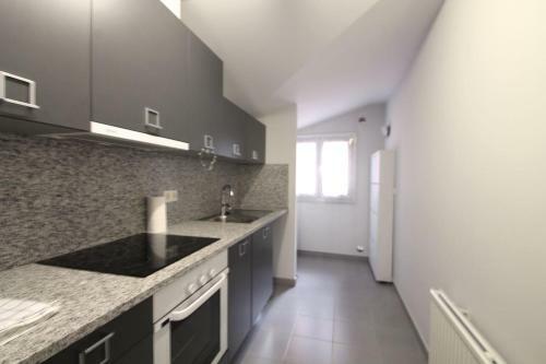 Apartamento Av Carlemany, Centro Comercial