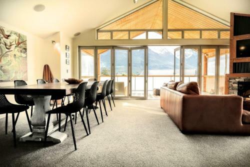 Waru Retreat Holiday Home - Mountain Luxury